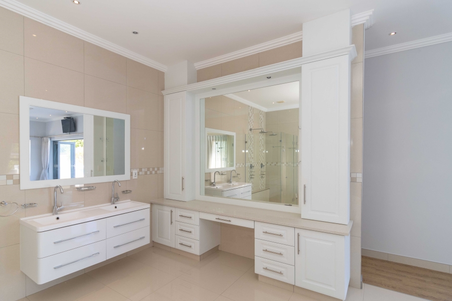 5 Bedroom Property for Sale in Val De Vie Estate Western Cape